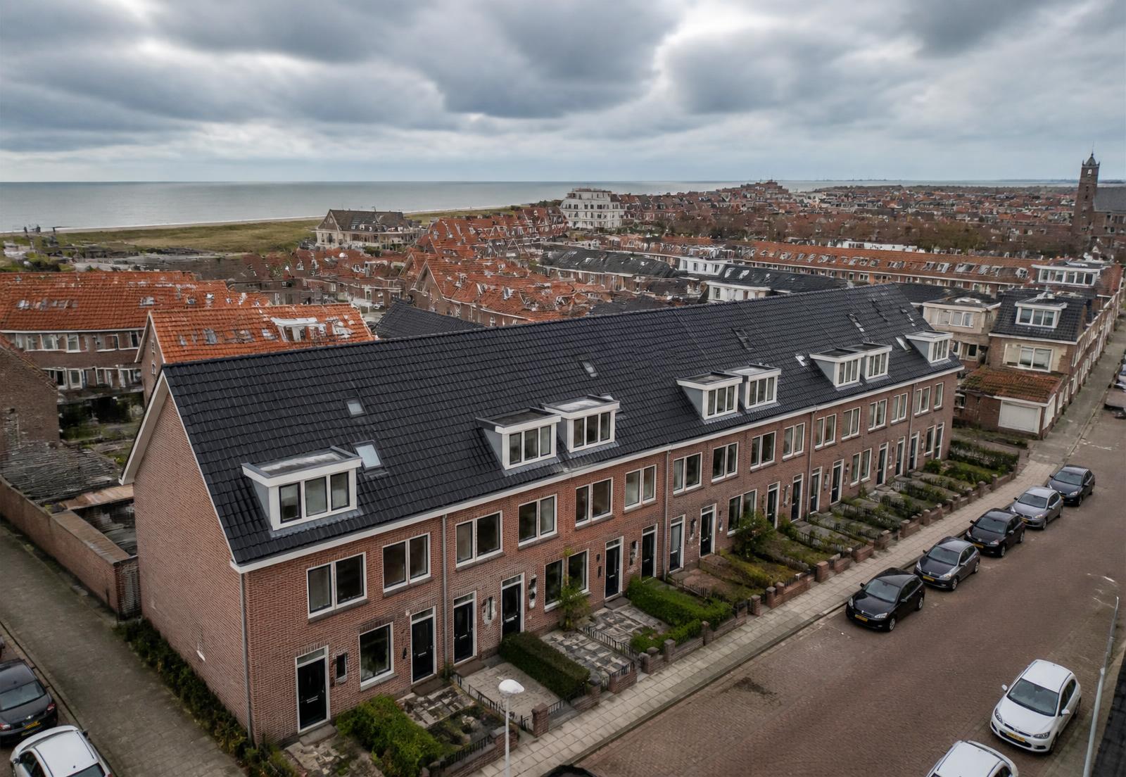 Rijwoningen aan zee in IJmuiden
